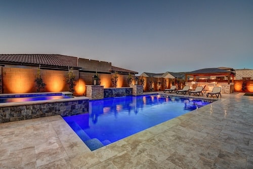 landscape lighting around a pool in San Tan Valley
